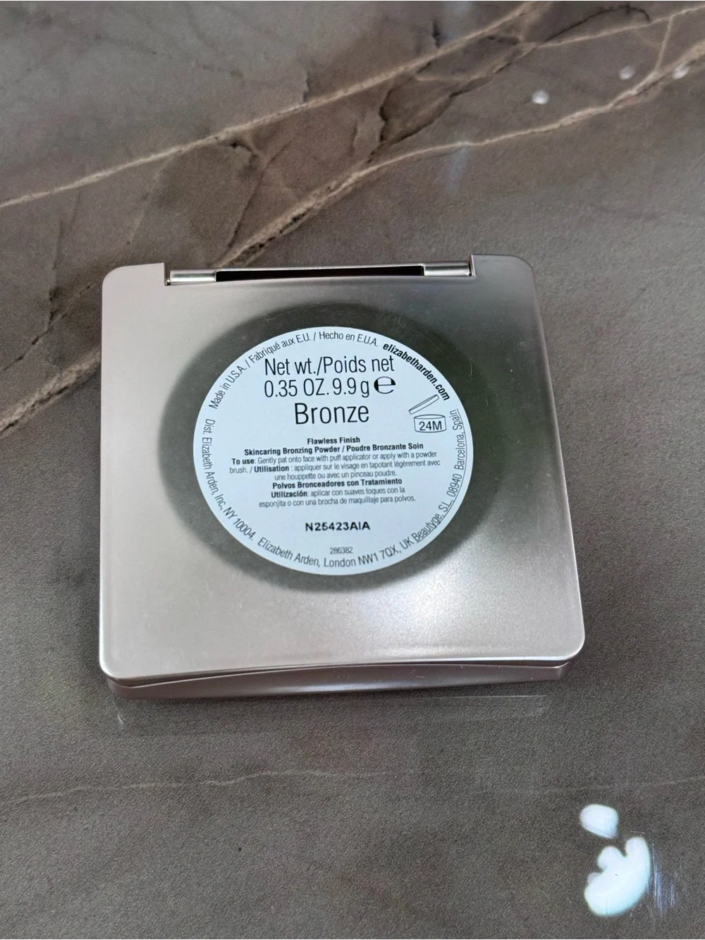 Elizabeth Arden Flawless Finish Skincaring Pressed Powder Shade Bronze